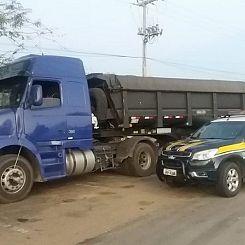 Sobrepeso de carga: PRF apreende veículos no Ceará